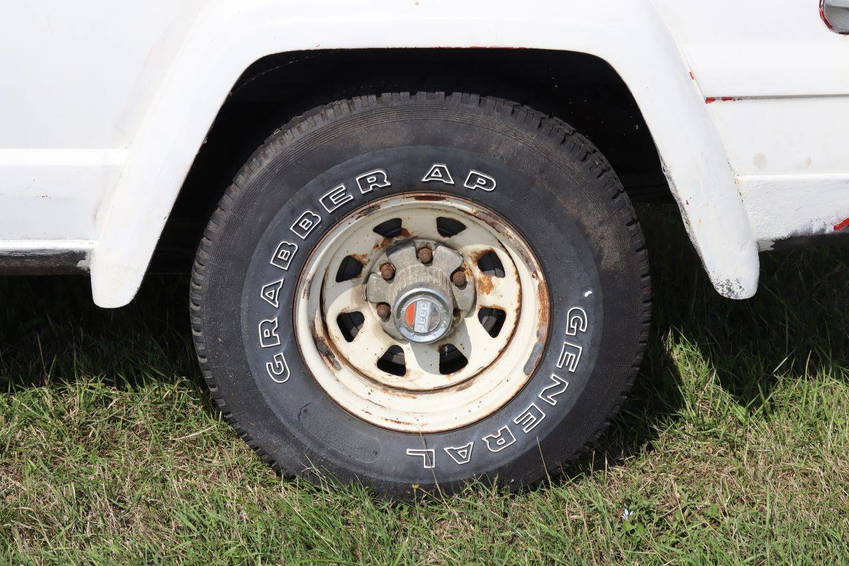 Jeep Cherokee Chief 14