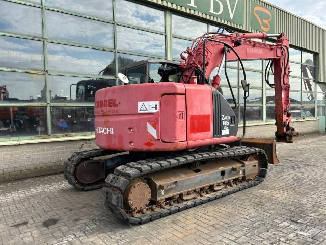 Hitachi ZX135 US 7
