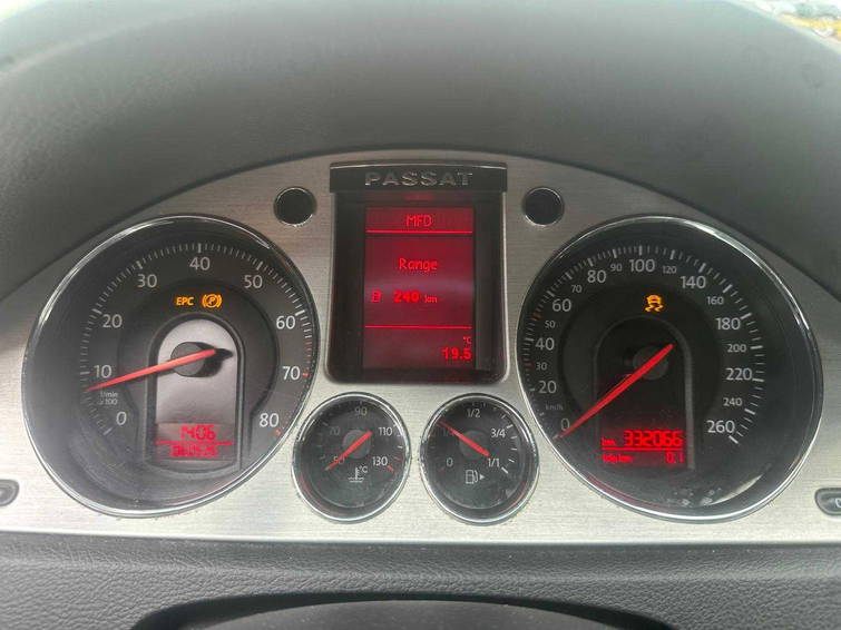Volkswagen Passat 2.0 FSI Highline 17