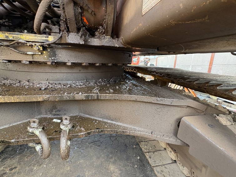 Hitachi B ZX490LCH-6 crawler excavator with Demarec DRS-90-B scrap shear 24