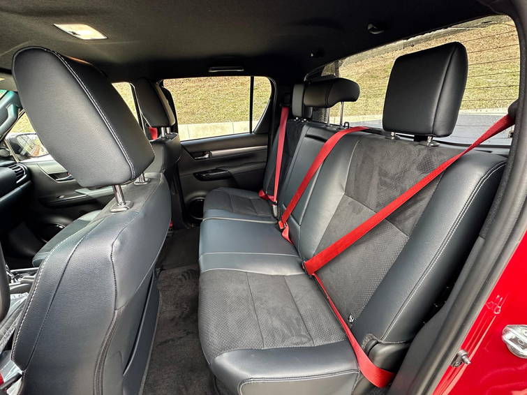 Toyota HiLux DC GR Sport 2,8 SwissTow 2x Winden AWU 28