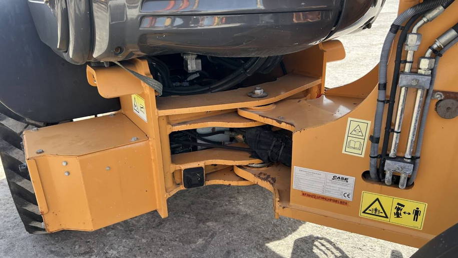 Case 221F 4x4 10