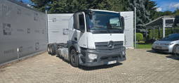 Mercedes-Benz Actros 2443 6x2 Chassis under car carrier