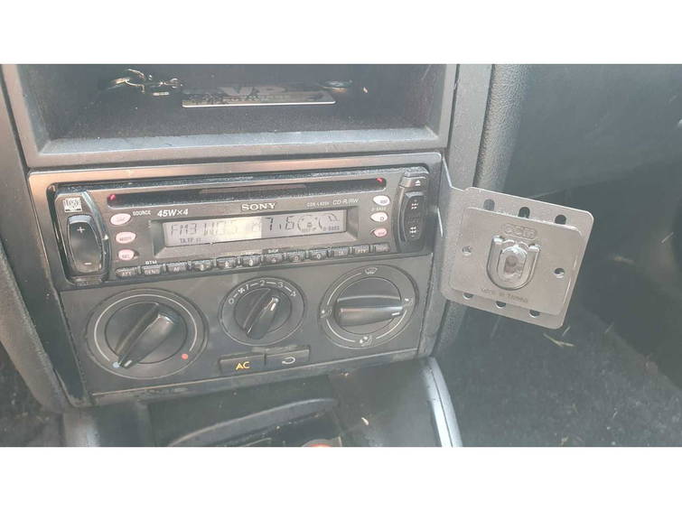 Volkswagen Golf 1.6-16V Ocean 11