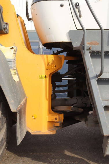 Liebherr L566 16
