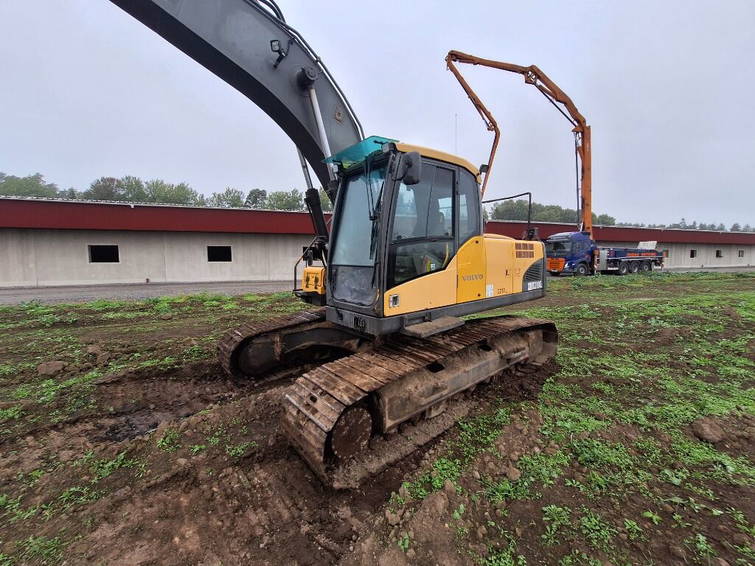 Volvo EC210C L Bandgrävare Volvo EC210Cl med tiltrotator 3