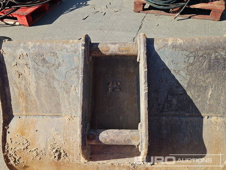 Volvo 48" Scoop Bucket 65mm 13
