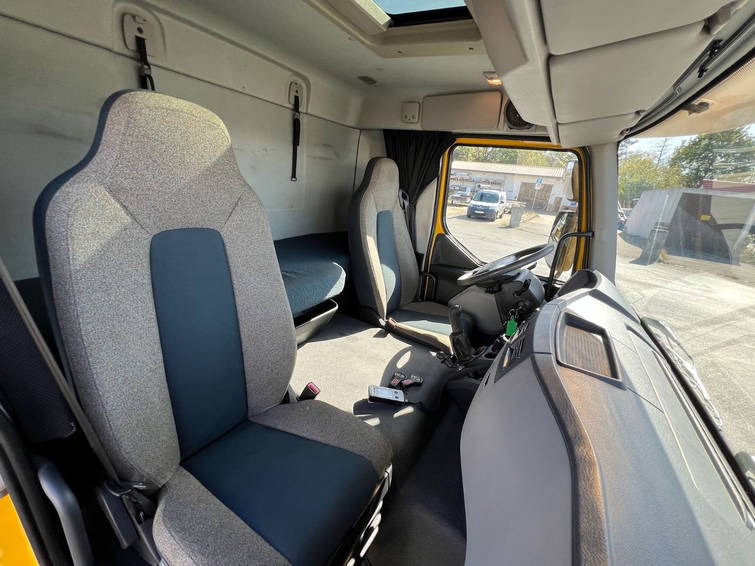 Volvo FL 4x2 Autotransporter/3xCars/Winch/Bed/AC/EU6 18