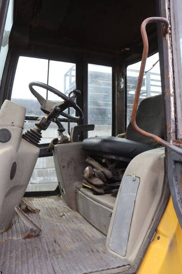 Komatsu WA 75-3 19