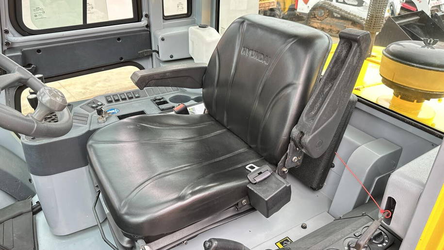Hyundai 80D-7E 16