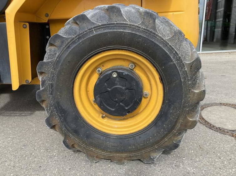 JCB 940-4 9