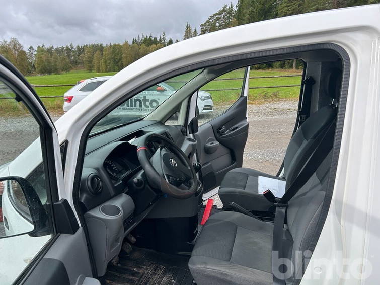 Nissan NV200 14
