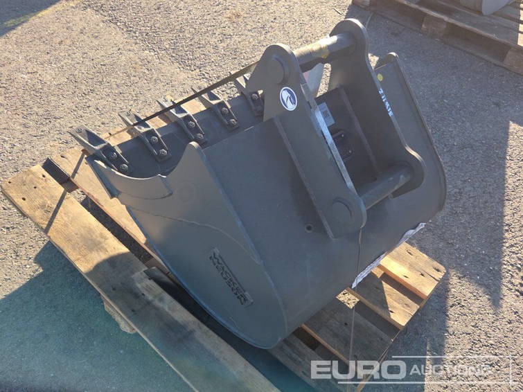 WACKER NEUSON 28" Digging Bucket to suit 40mm Pin 2