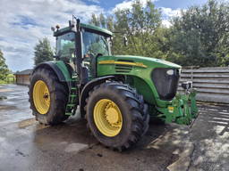 John Deere 7920 met fronthef+pto