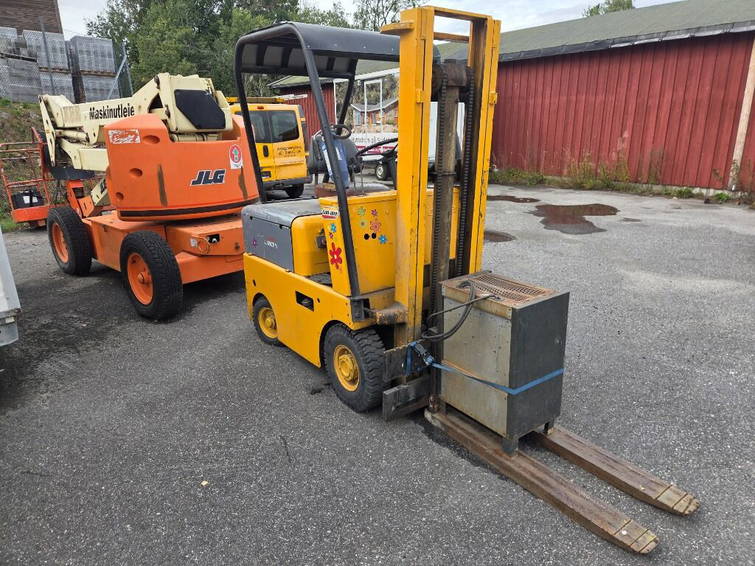 Diversen Gaffeltruck 1972 mod med lader OM Gaffeltruck 1972 mod med lader 7