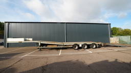 Nooteboom 3 axle semi low loader with ramps