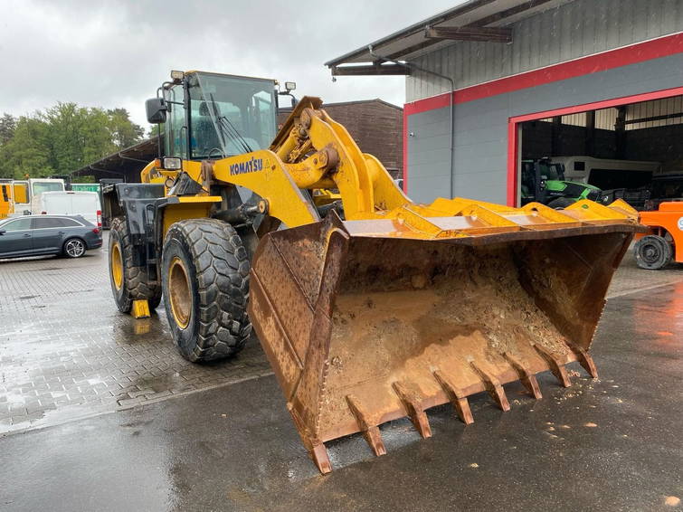 Komatsu WA 320Radlader inkl. Schaufel 2