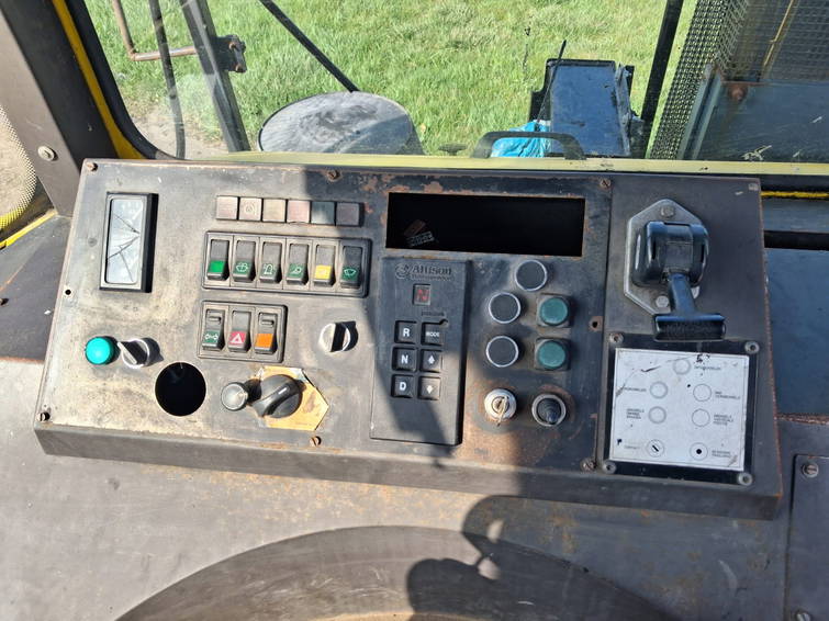 MOL YT200/4x2 Terminal Tractor 7