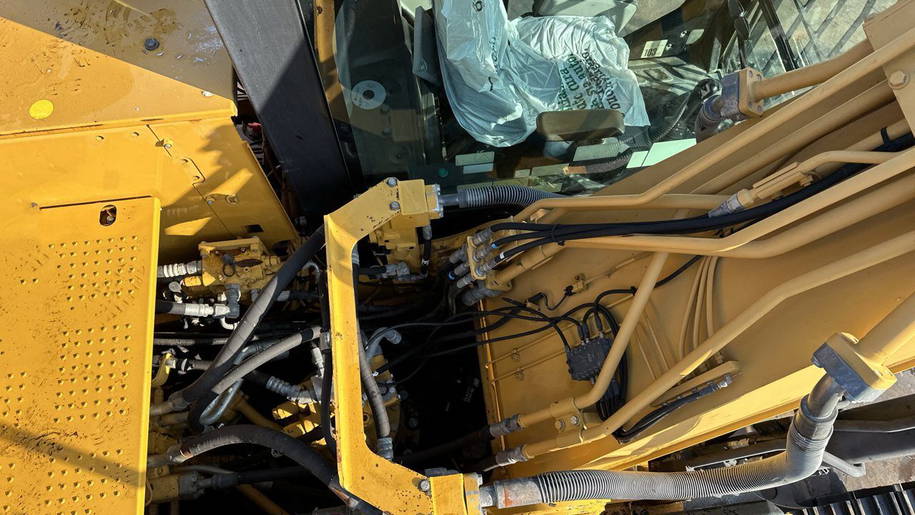 Caterpillar 323E 13