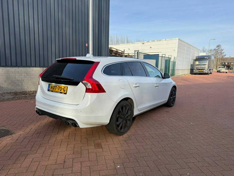 Volvo V60 2.0T Kinetic 2