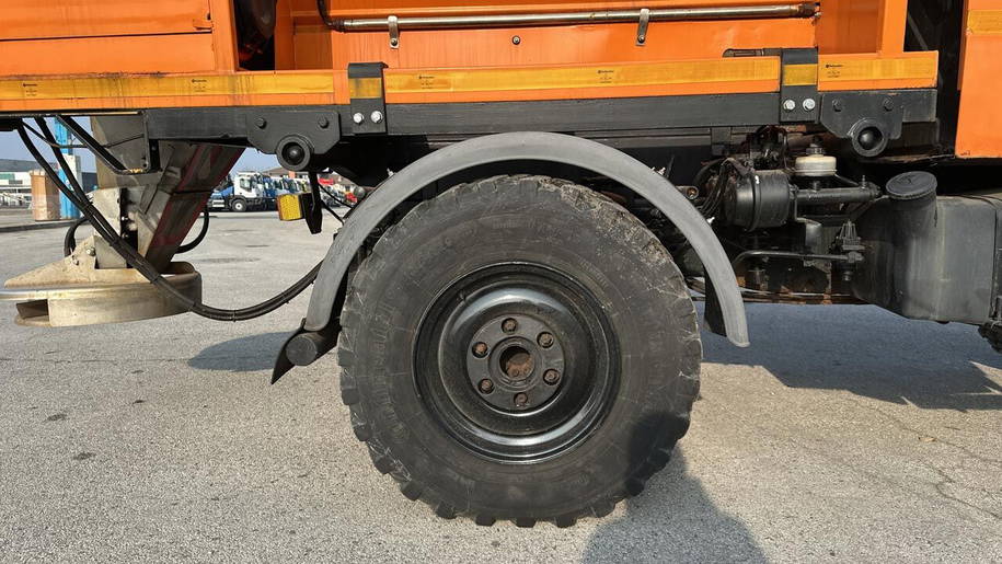 Mercedes-Benz Unimog U90 5