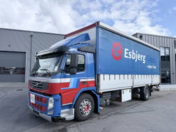 Volvo FM 330 4x2 7,7 m Curtainsider and Taillift