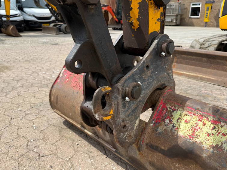 JCB 48Z-1 - Hammer Lines / Quick Coupler 16