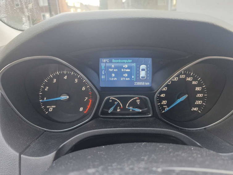 Ford Focus Wagon 1.6 EcoB. Titanium 8