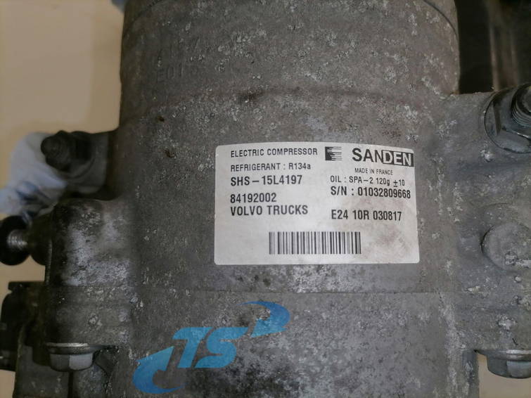 Volvo A /C compressor 4
