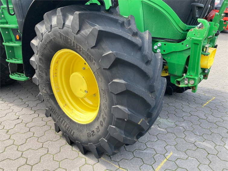 John Deere 6R215 9