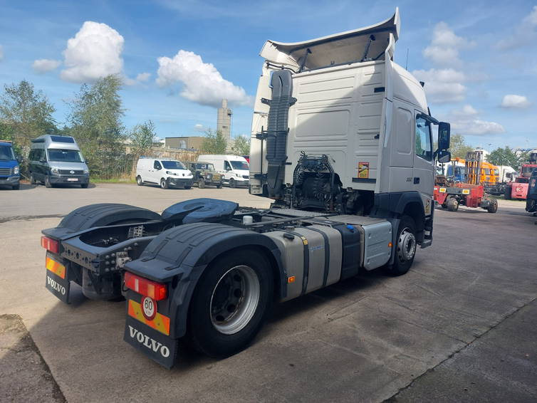 Volvo FM 330 4x2 Sleeping cab - 2 beds -BLS - TOP 6