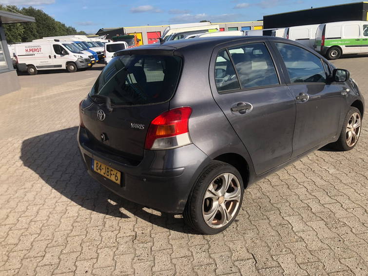 Toyota Yaris 1.0 VVTi Acces 4