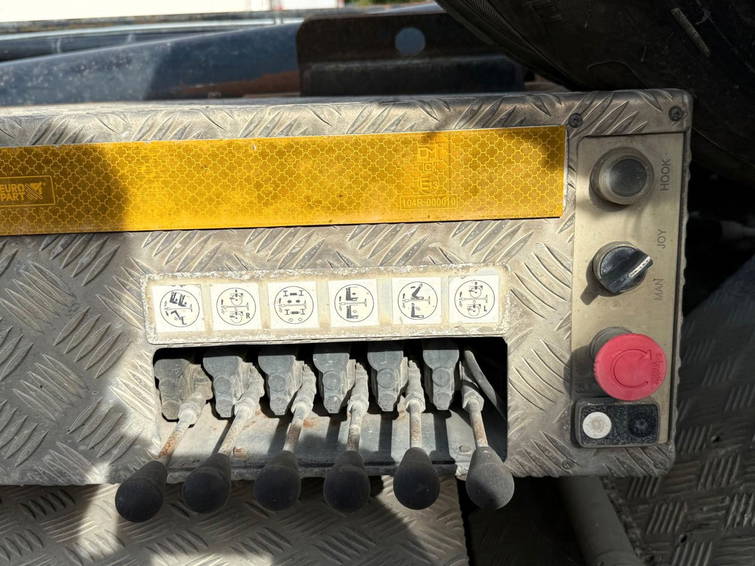 MAN TGS 37.500 8x4BB Abroller Unfall Retarder/Navi 10
