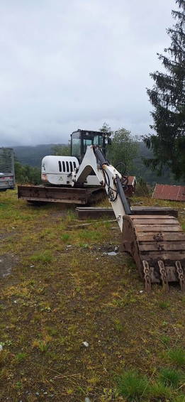 Bobcat 442 excavator 2