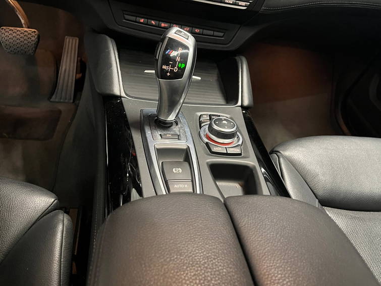BMW X5 4.4i M - Rechterzijschade - Schade 22