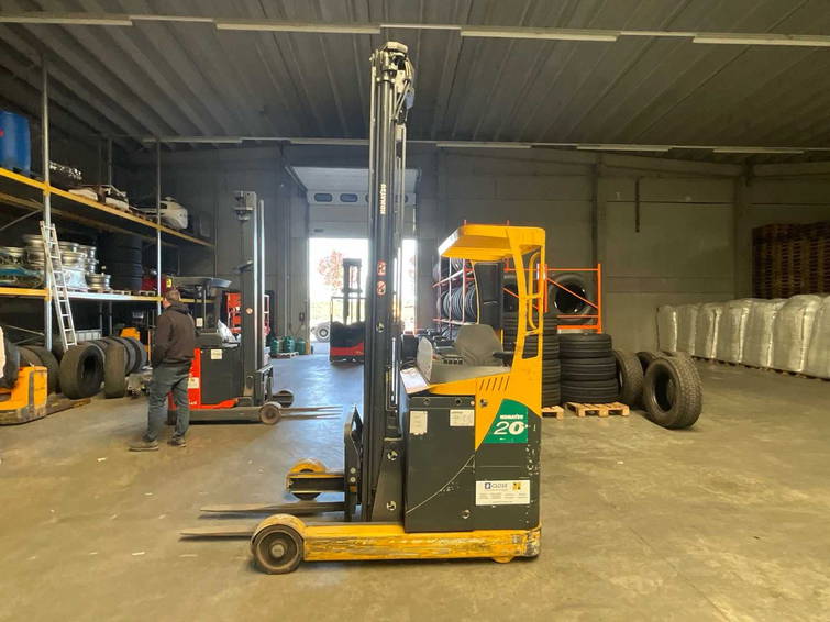 Komatsu FB20RJ-3R 2