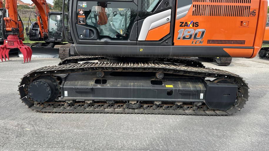 Hitachi ZX180LCN-7 4
