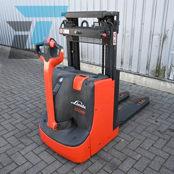 Linde D08 Elektrische stapelaar 8