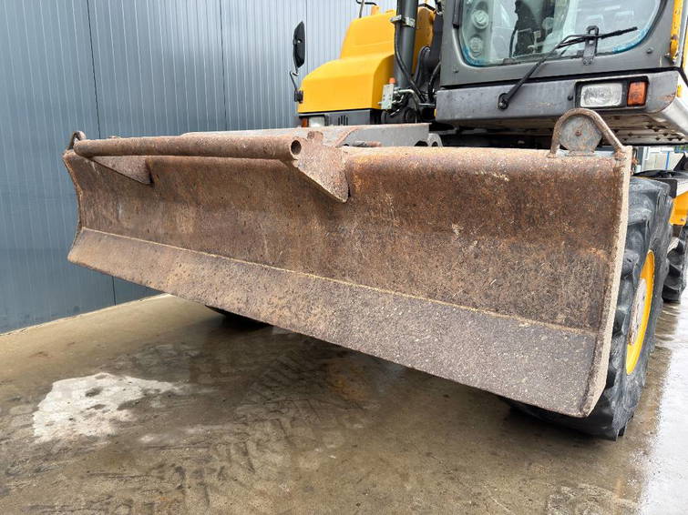 Volvo EW160D 17