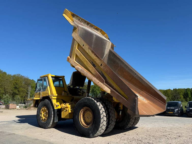 Komatsu HD605 -5 - Automatic Greasing / Camera 16