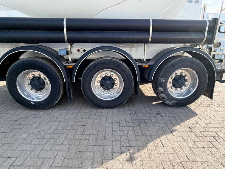 Feldbinder liegender Silo 32,3 3 Achsen 2022 12
